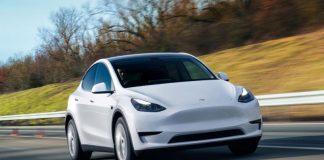 Власникам Tesla в Україні загрожують штрафи за нові порушення правил