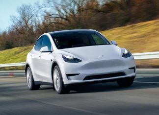 Власникам Tesla в Україні загрожують штрафи за нові порушення правил