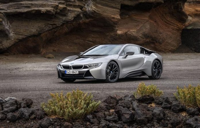 Новий BMW i8 показали на перших зображеннях