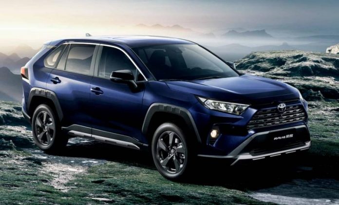 Власники китайських Toyota RAV4 скаржаться, що вони іржаві вже знов