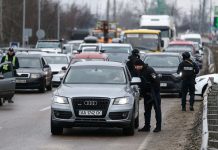 Як не ускладнити ситуацію: головні заборони для водіїв при зупинці поліцією