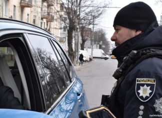 Водіїв масово штрафують на дорогах за дрібні порушення