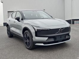 Volvo показала EX30 Cross Country на реальних фотографіях