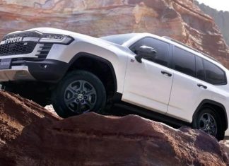 Представлений новий Toyota Land Cruiser 300 2025 із фізичними кнопками на панелі