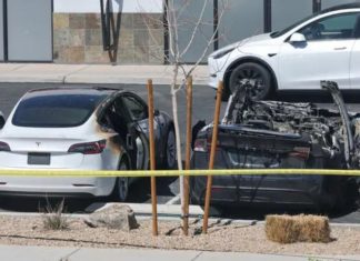 Власникам Tesla можуть відмовити у страховці через хвилю вандалізму