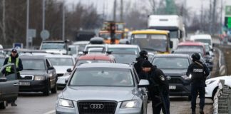 Адвокат роз'яснив, у яких випадках не слід виходити з машини під час зупинки поліцією
