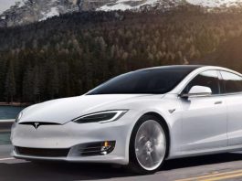 Tesla планує запустити сервіс поїздок та доставки