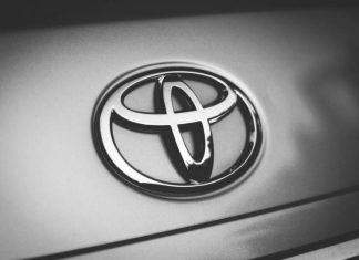 Toyota зупиняє три свої заводи