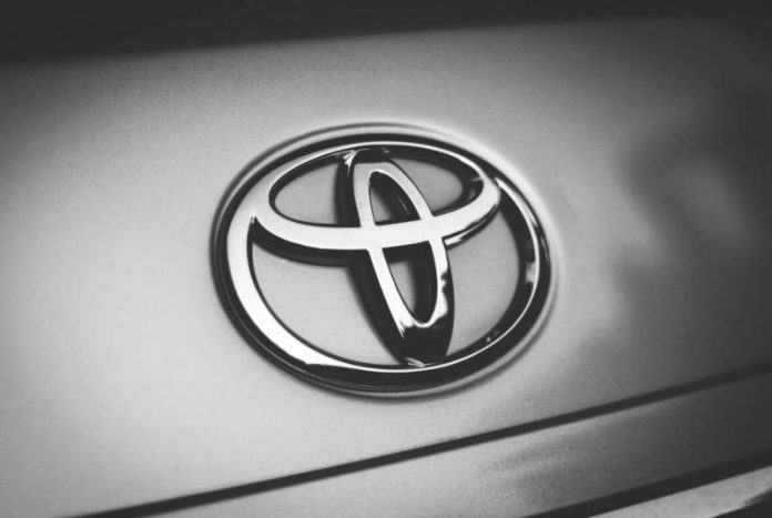 Toyota зупиняє три свої заводи