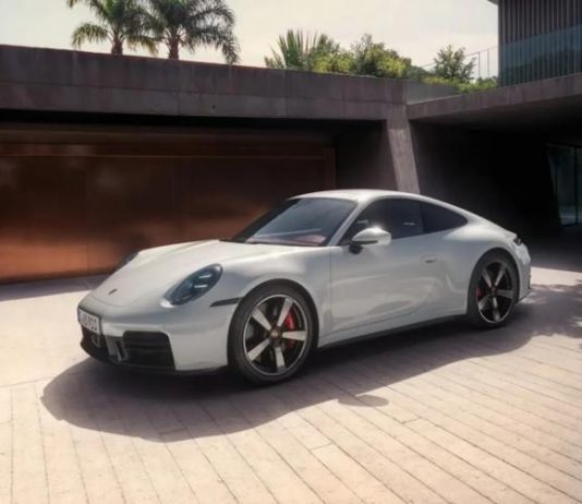 Porsche розглядає повернення механічної коробки для Carrera S