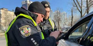 Експерт пояснив, чи варто підписувати штрафну постанову відразу на місці
