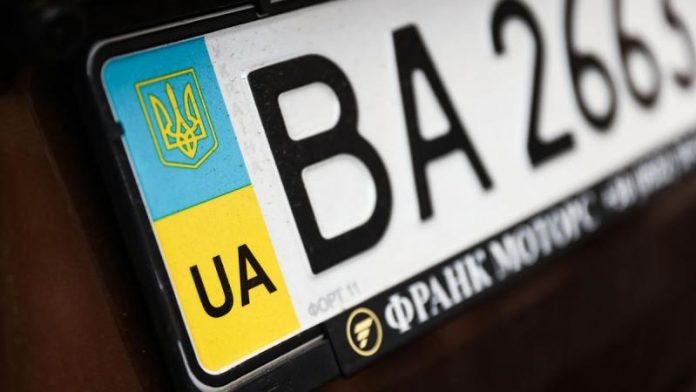 Одна з країн ЄС відмовилася визнавати українські номери