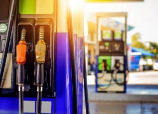 АЗС знову знизили ціни: дешевшають бензин, дизель і газ