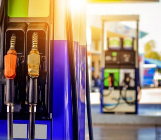 АЗС знову знизили ціни: дешевшають бензин, дизель і газ