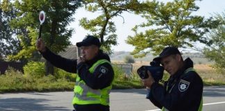 Чи потрібно вимикати двигун при зупинці поліцією