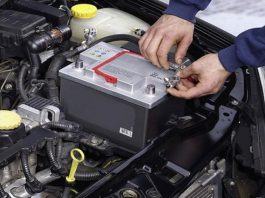 Автоексперти розповіли, яку клему знімати першою, щоб не зашкодити електроніці в машині Автоексперти розповіли, яку клему знімати першою, щоб не зашкодити електроніці в машині