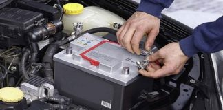 Автоексперти розповіли, яку клему знімати першою, щоб не зашкодити електроніці в машині