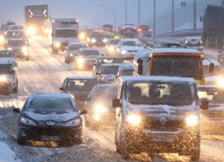На дорогах України зросла небезпека: водіям радять бути уважними