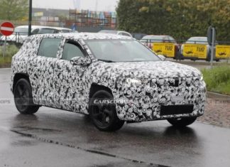 Електричну версію Jeep Compass сфотографували під час тестувань
