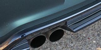 Автомеханік роз'яснив, чому варто побоюватися крапель води з глушника