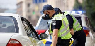 У яких випадках водій має вийти з авто за вимогою поліції