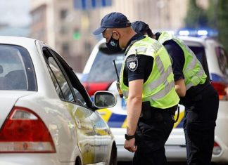 У яких випадках водій має вийти з авто за вимогою поліції