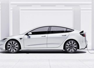 Tesla підняла планку безпеки: чому електрокари безпечніші, ніж ми думаємо