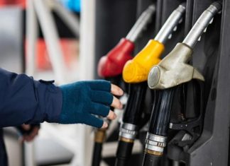 На українських заправках з’явився бензин з домішками спирту