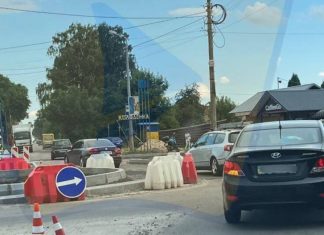 Поліцейський пояснив, який поворотник вмикати при в'їзді на кільце