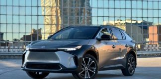 Toyota готує 15 нових електромобілів та мільйон машин до 2027 року
