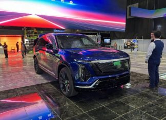 У мережі з’явилися «живі» фото Cadillac Vistiq напередодні презентації