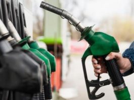 АЗС навчилися наливати в бак автомобіля більше пального, ніж зазвичай