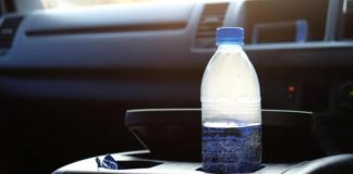 Водіям назвали предмети, які краще не залишати у машині