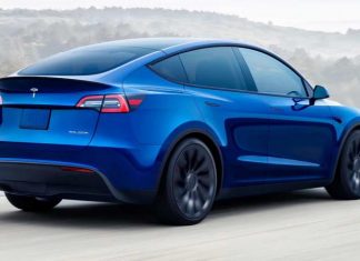 Власник Tesla звинувачує компанію у навмисному спотворенні пробігу авто