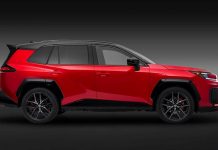 Toyota RAV4 2025 отримав унікальний підлокітник з двостороннім доступом