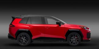 Toyota RAV4 2025 отримав унікальний підлокітник з двостороннім доступом