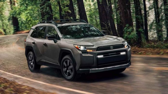Представлено новий Toyota RAV4 (2025): зміни мінімальні, але важливі
