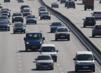 Нові правила для водіїв: штрафи за зупинку на узбіччі та обов'язкові фари вдень