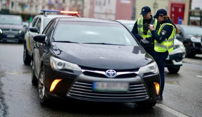 Юрист дав поради, як поводитися при зупинці поліцією