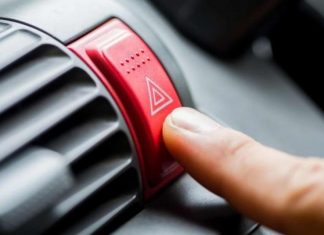 Поліція назвала 5 найнебезпечніших способів зловживання аварійною сигналізацією