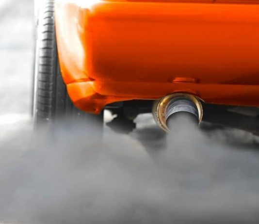 Як вихлопний дим може сигналізувати про проблеми з двигуном автомобіля Як вихлопний дим може сигналізувати про проблеми з двигуном автомобіля