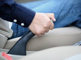 Названо небезпечні помилки яких припускаються всі водії під час використання ручника