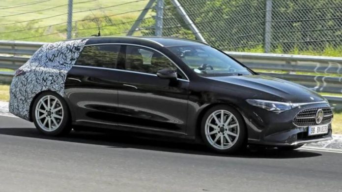 Mercedes CLA помічений на дорожніх тестах у більш практичному кузові Shooting Brake