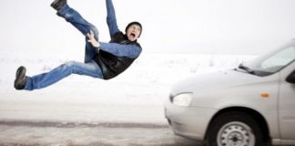 Нові схеми шахрайства: як водіїв змушують платити за фейкові наїзди