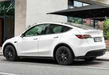 Електрокари лідирують: українці масово купують Tesla з США