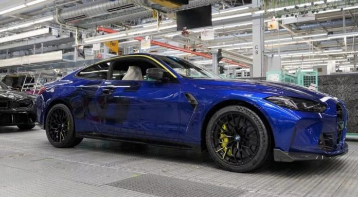 BMW представила унікальну M4 CS 2026 у стилі Валентино Россі