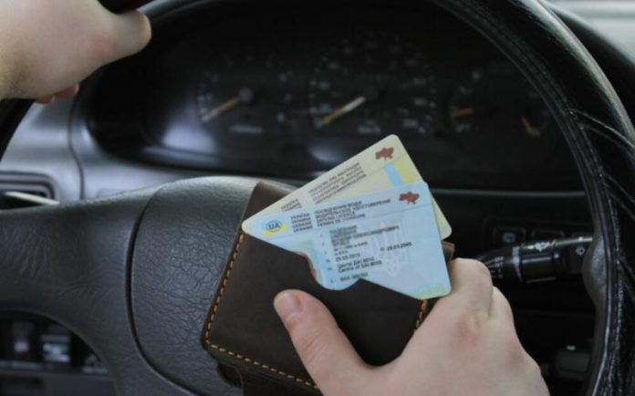 Названо 3 документи, які водій в Україні зобов’язаний мати при собі