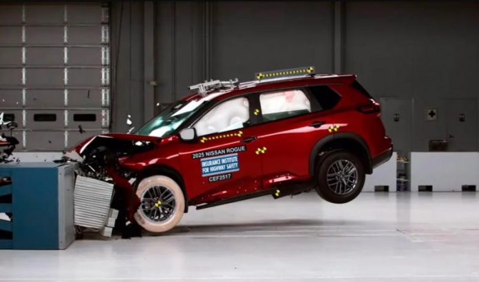 IIHS випробувала на міцність позашляховики Nissan 2025 модельного року