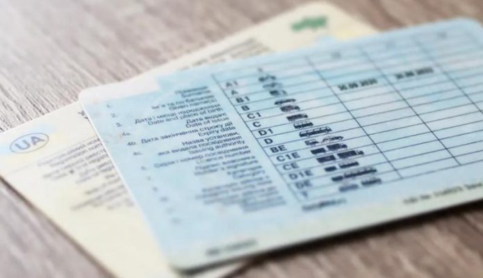В Україні водій може втратити права через несплату аліментів