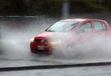 Що робити водієві під час бурі, снігопаду чи зливи